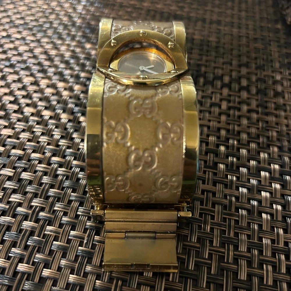 Gucci Gold Timepiece with Brown Face - Picture 3 of 3
